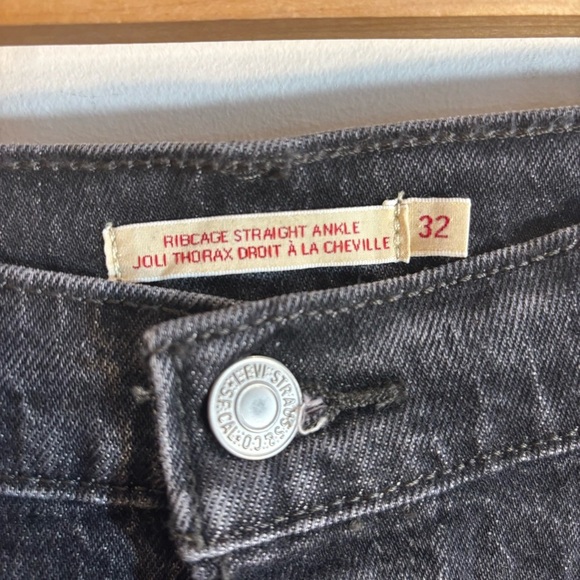 LEVI’S Sz 32 Ribcage Ankle Straight Washout Black Button Fly Jeans NEW WITH TAG - Picture 3 of 16
